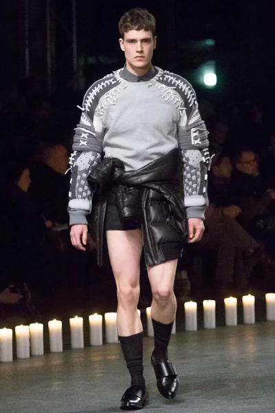 Look 32
